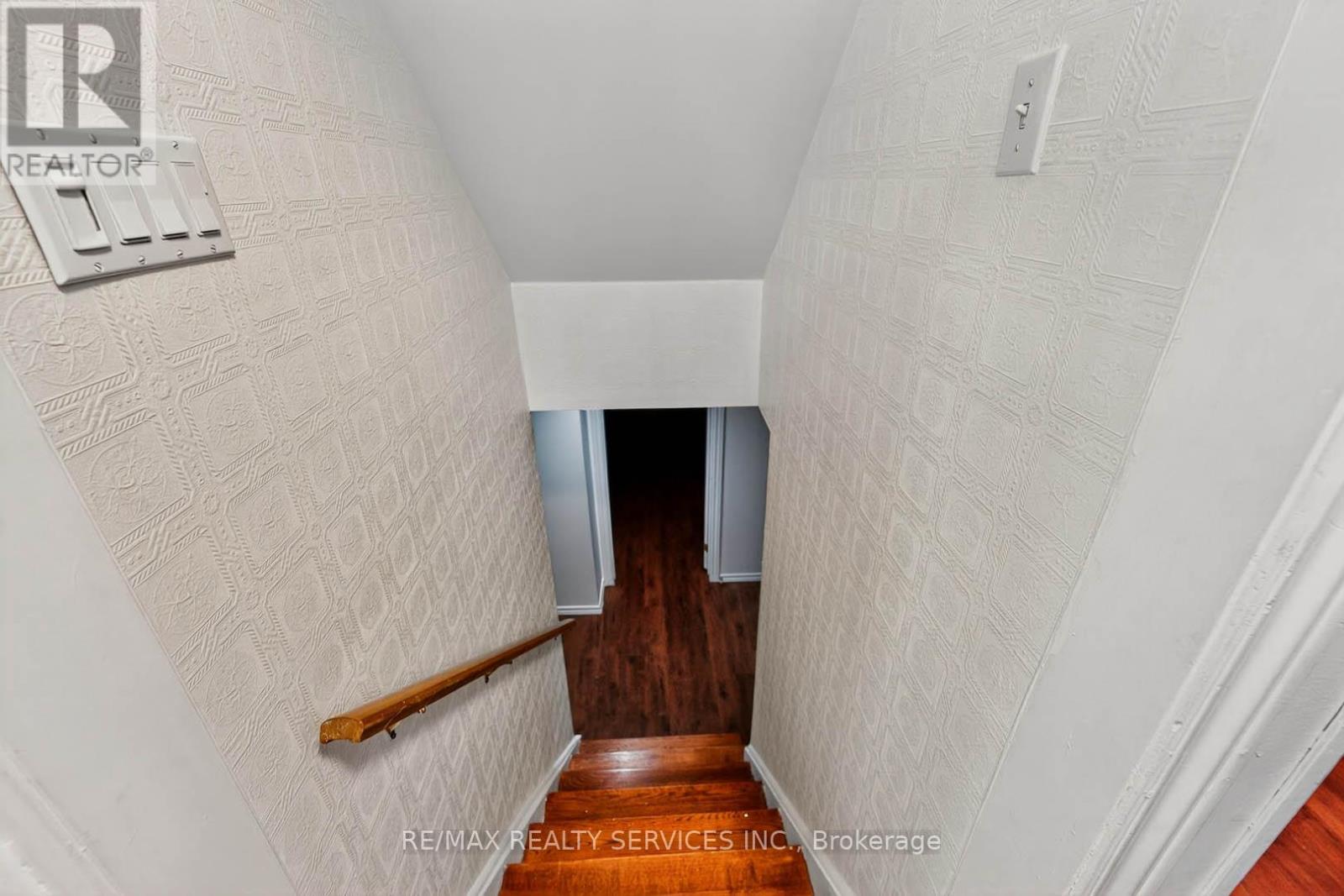 Photo 33 of 28 Chipwood Crescent, Brampton ON
