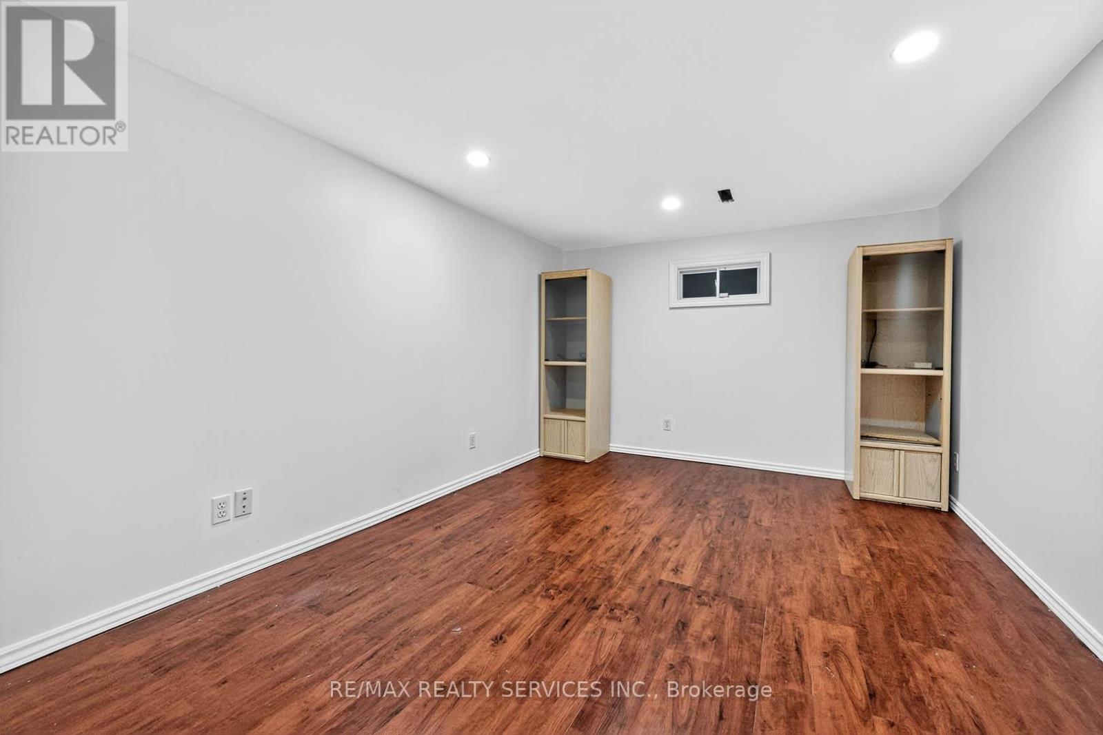 Photo 35 of 28 Chipwood Crescent, Brampton ON