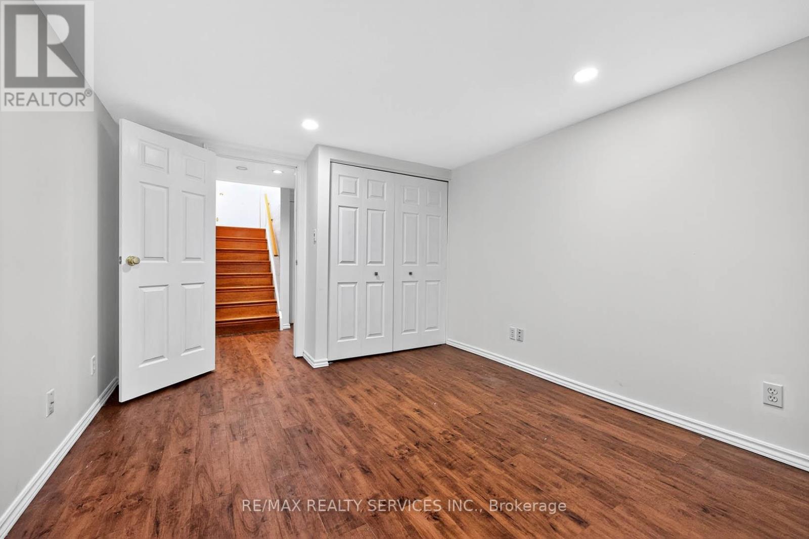 Photo 34 of 28 Chipwood Crescent, Brampton ON
