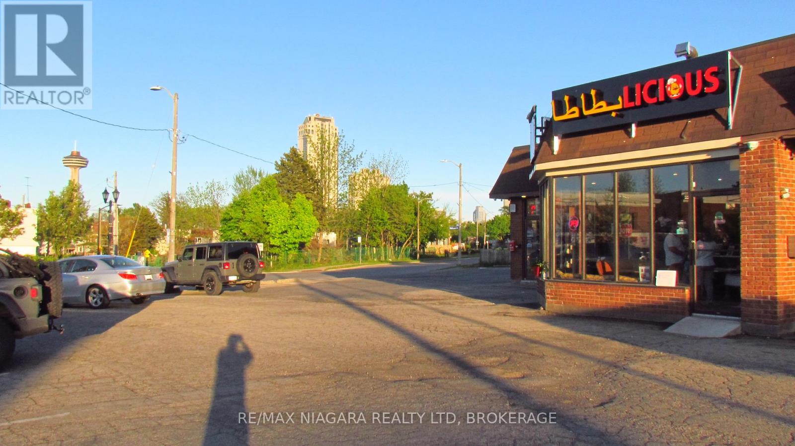 Photo 14 of 2 6119 Main Street, Niagara Falls ON