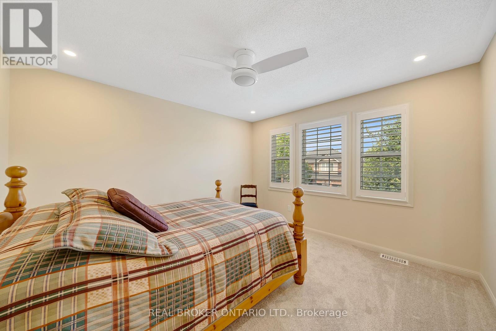 Photo 6 of 5689 Roseville Court, Burlington ON