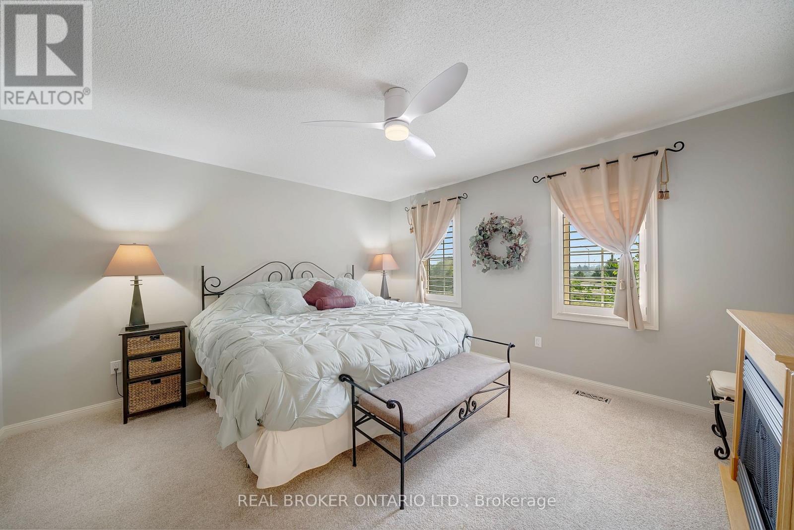 Photo 3 of 5689 Roseville Court, Burlington ON