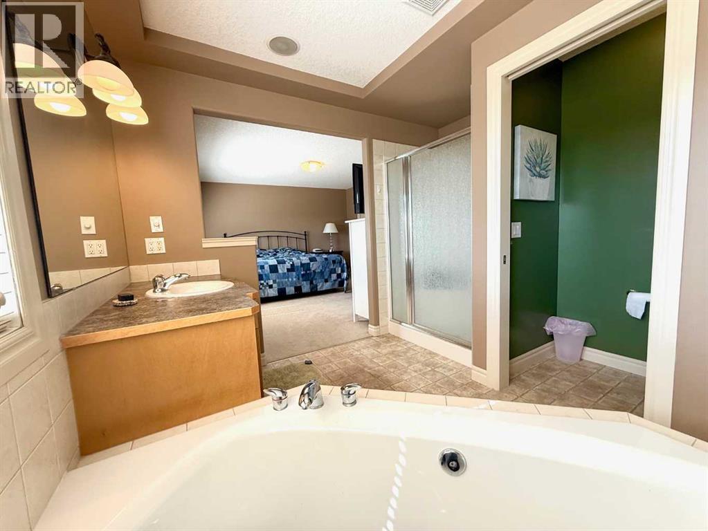 Photo 32 of 215 Hawkmere Road, Chestermere AB