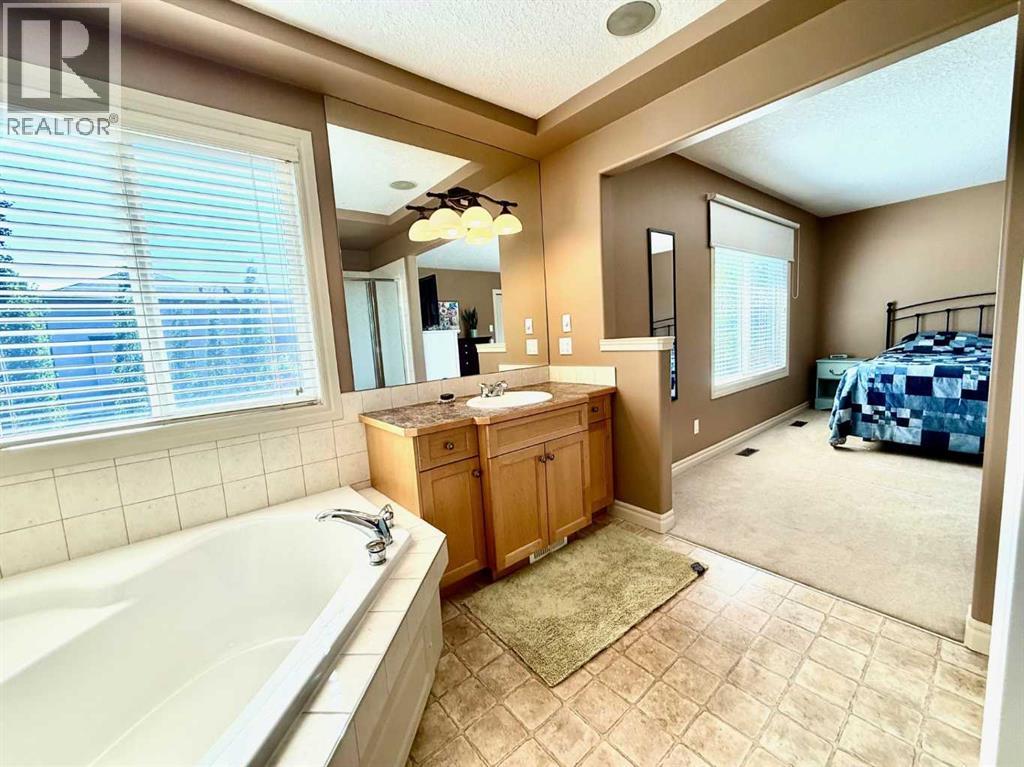 Photo 31 of 215 Hawkmere Road, Chestermere AB