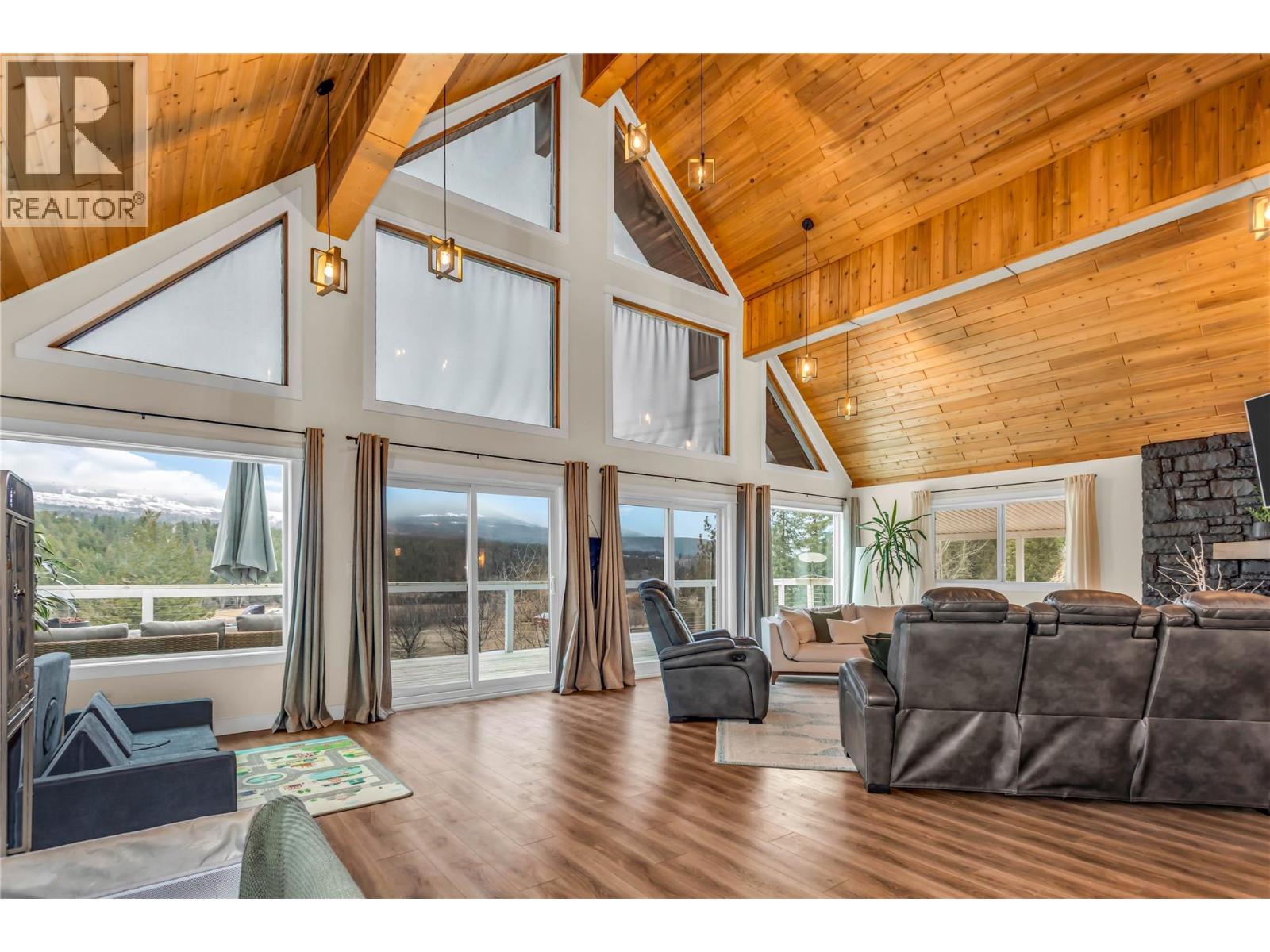 2621 Salmon River Road, Salmon Arm