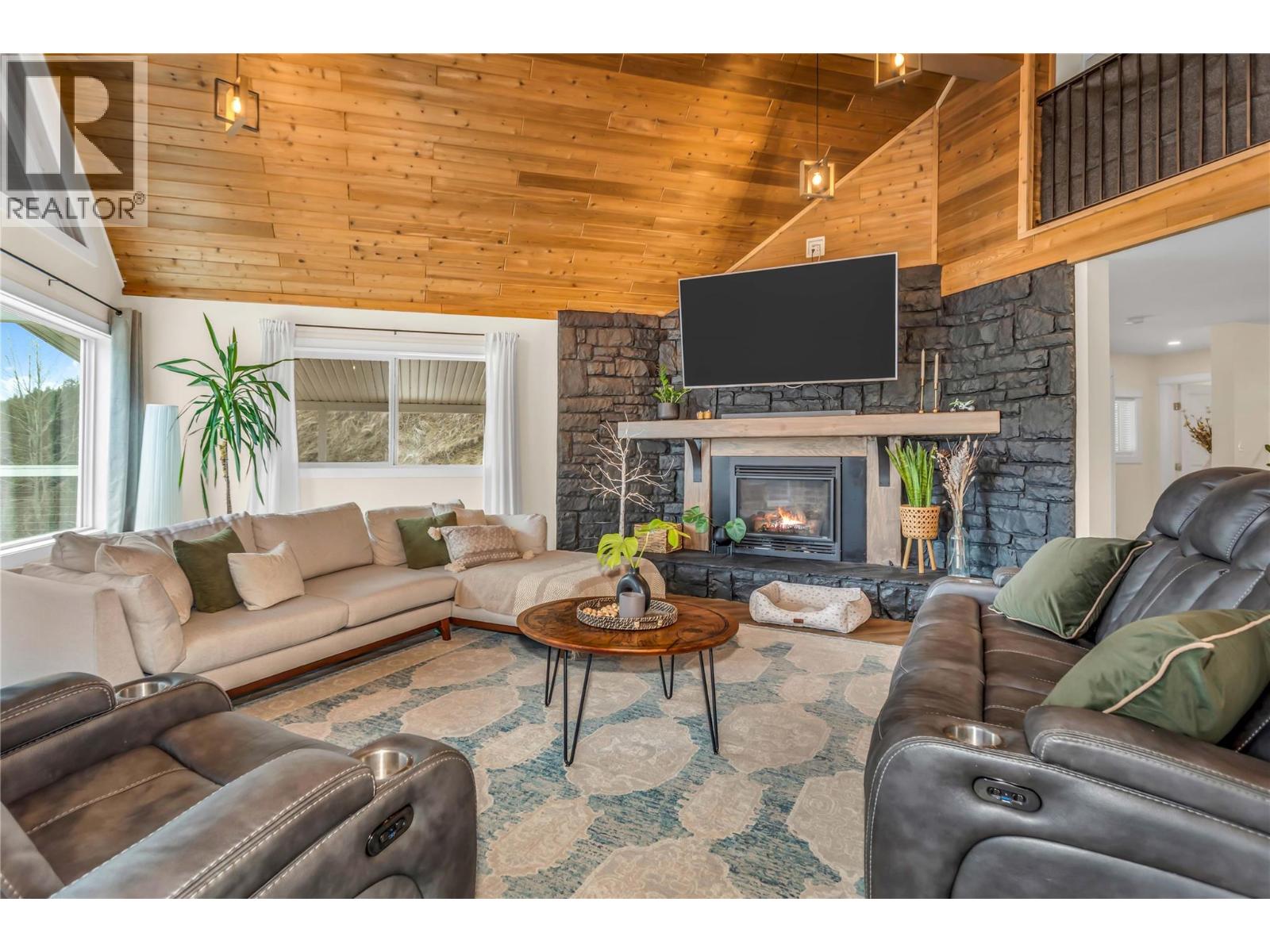 2621 Salmon River Road, Salmon Arm