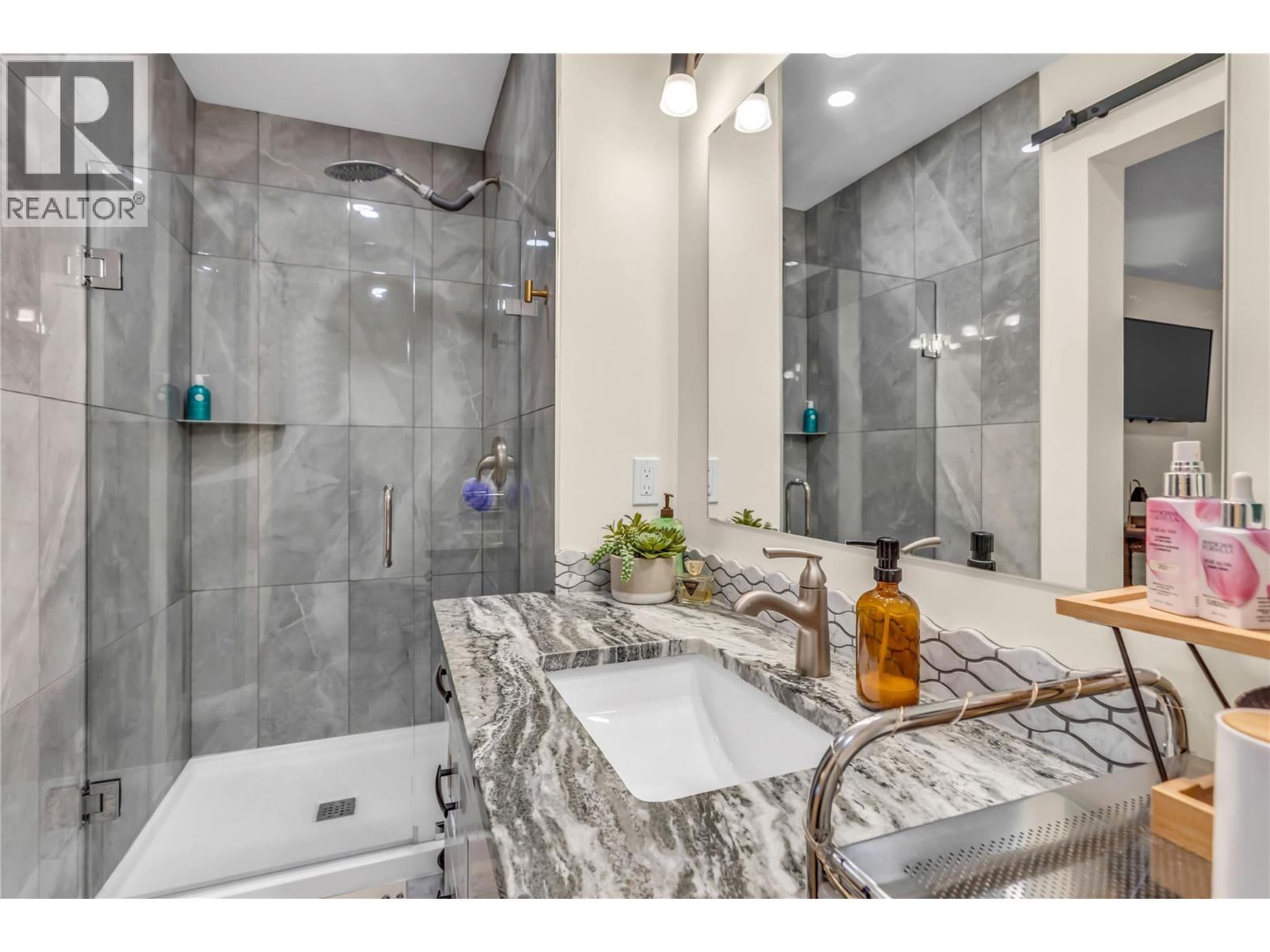 2621 Salmon River Road, Salmon Arm