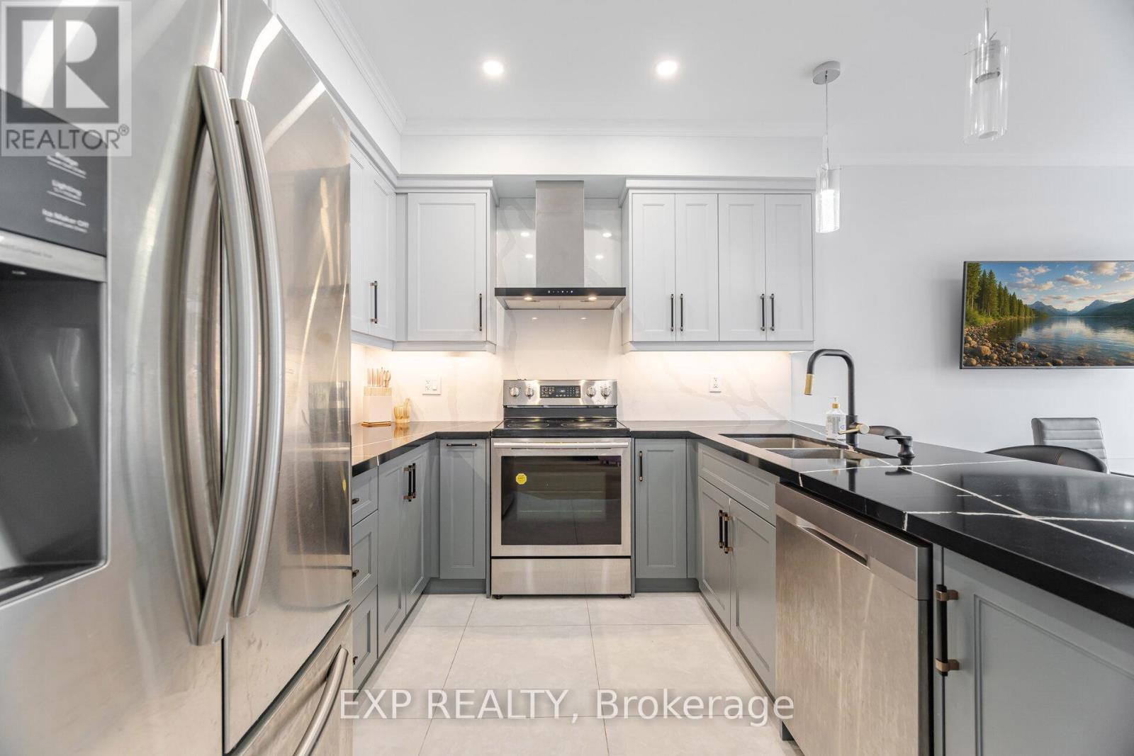Photo 20 of 32 Arco Circle, Vaughan ON