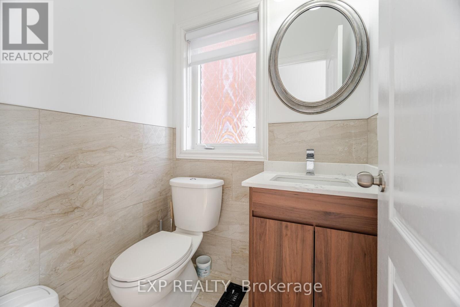 Photo 16 of 32 Arco Circle, Vaughan ON