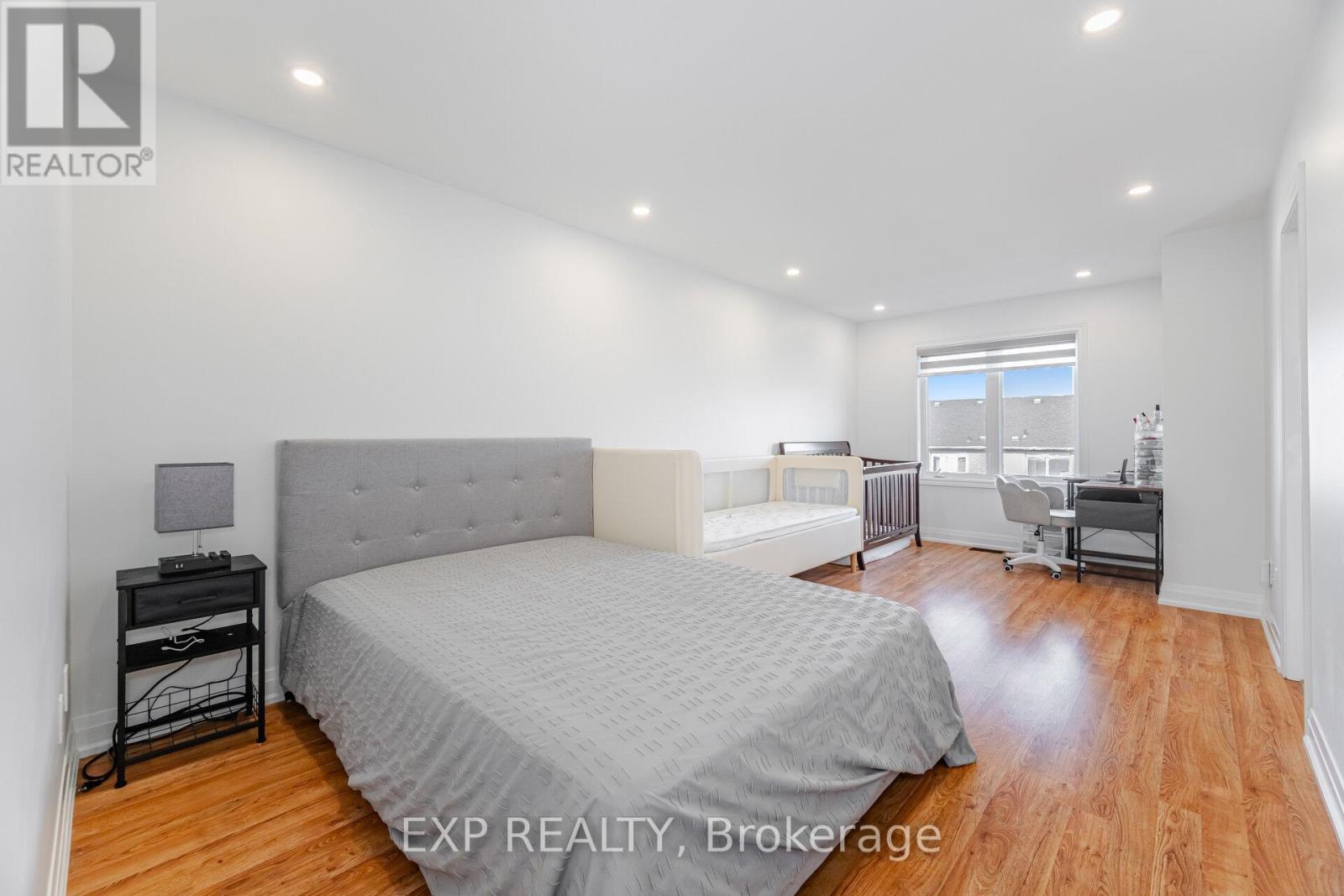 Photo 14 of 32 Arco Circle, Vaughan ON