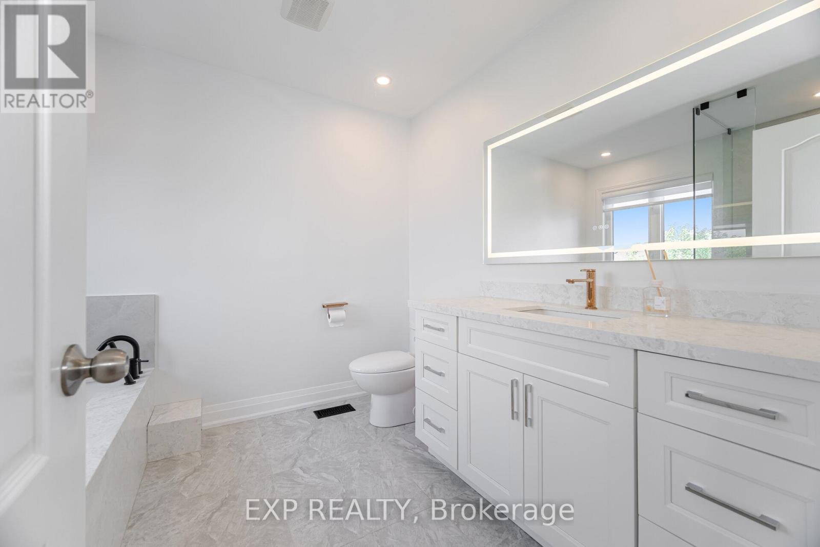 Photo 39 of 32 Arco Circle, Vaughan ON