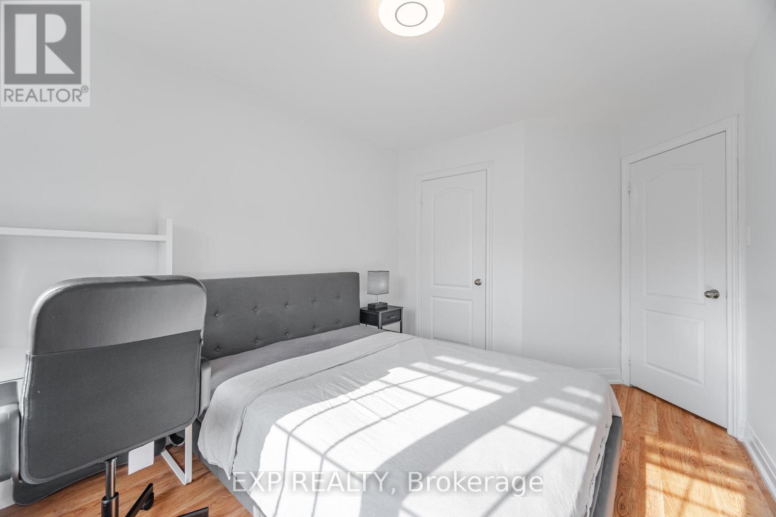 Photo 3 of 32 Arco Circle, Vaughan ON