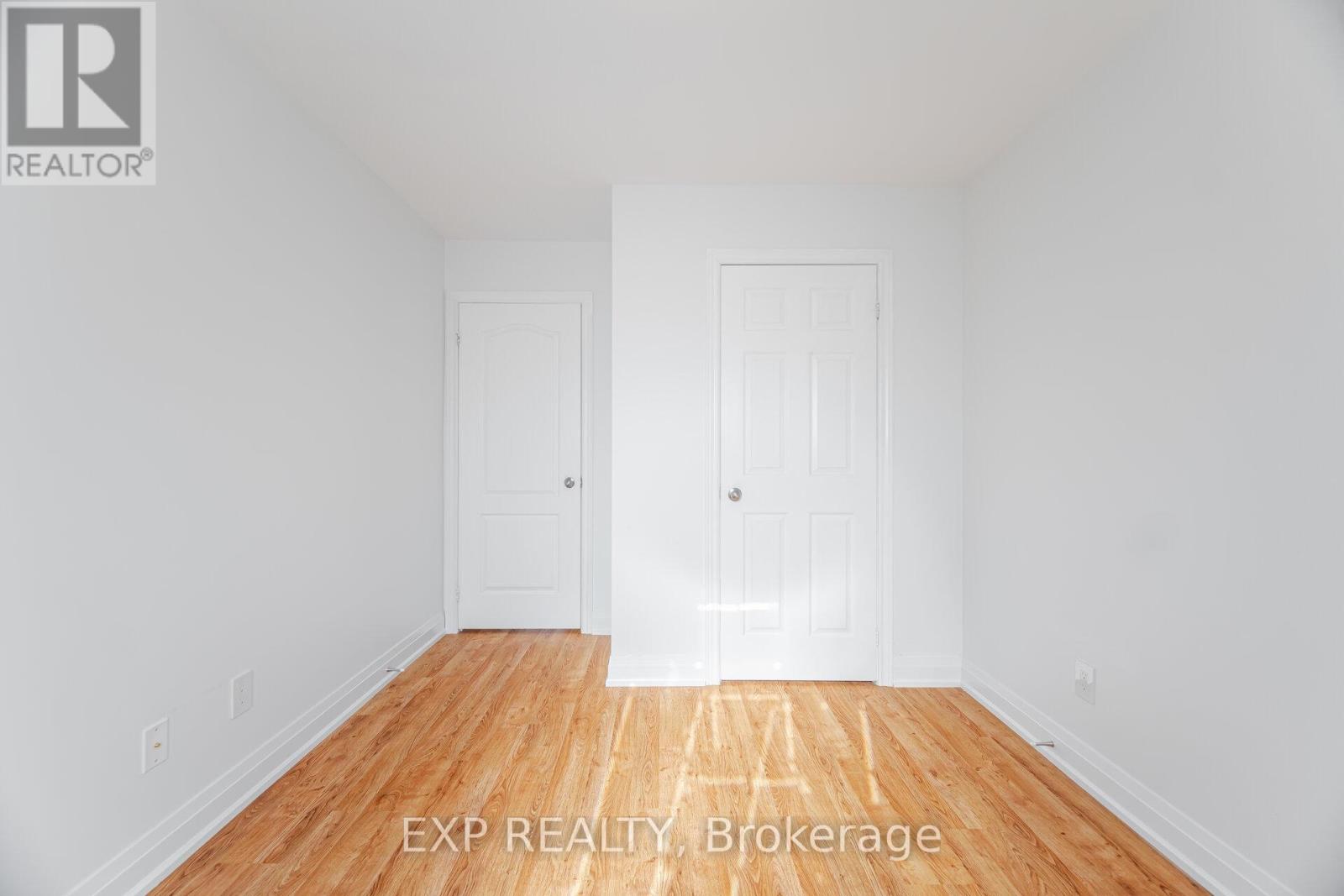 Photo 5 of 32 Arco Circle, Vaughan ON