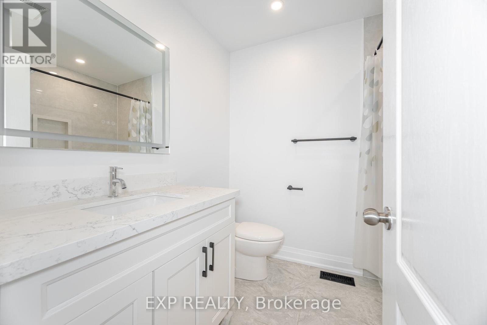 Photo 26 of 32 Arco Circle, Vaughan ON