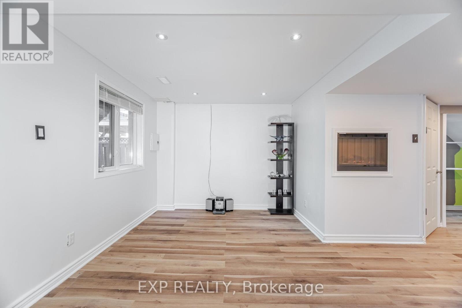 Photo 18 of 32 Arco Circle, Vaughan ON
