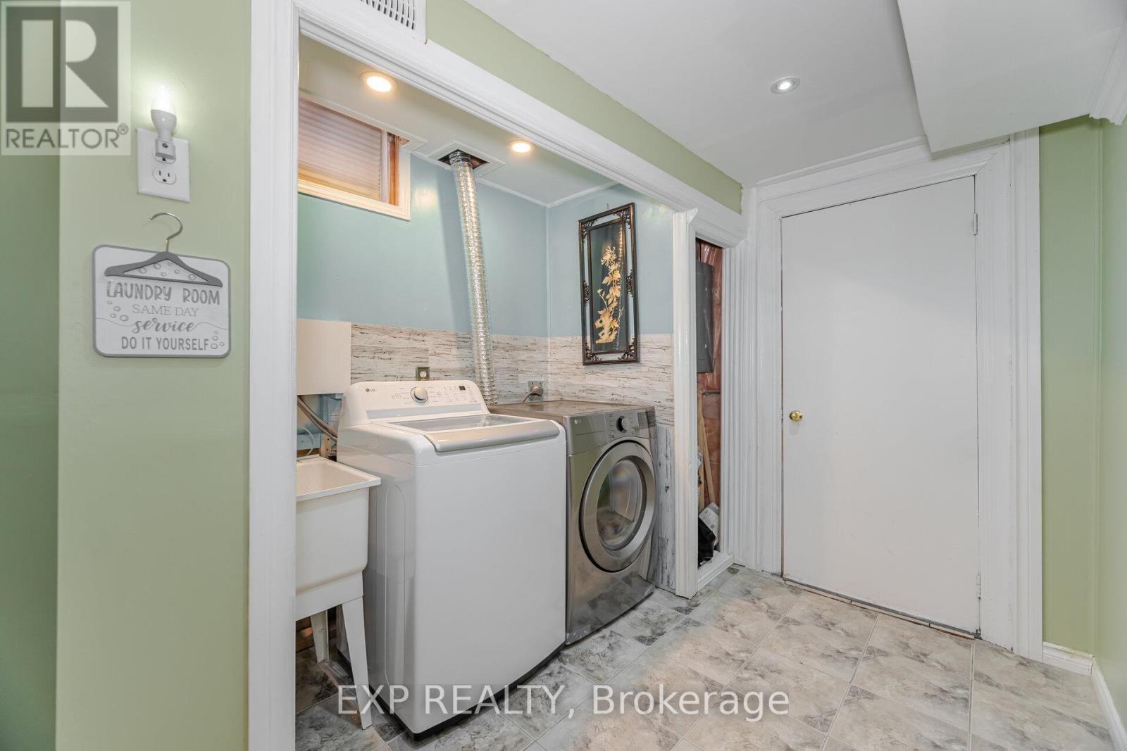 Photo 25 of 32 Arco Circle, Vaughan ON