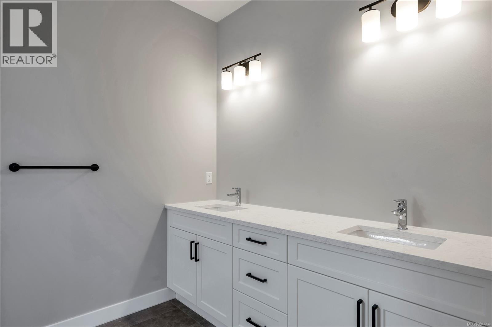 766 Sitka St, Campbell River