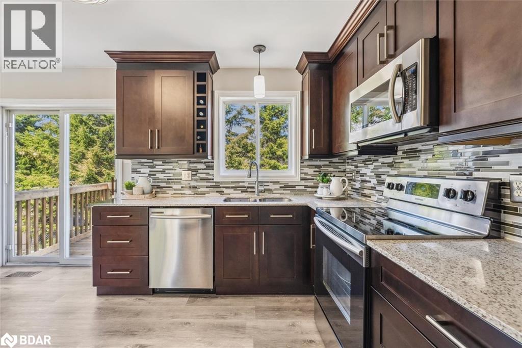 Photo 11 of 54 Marlow Circle, Hillsdale ON