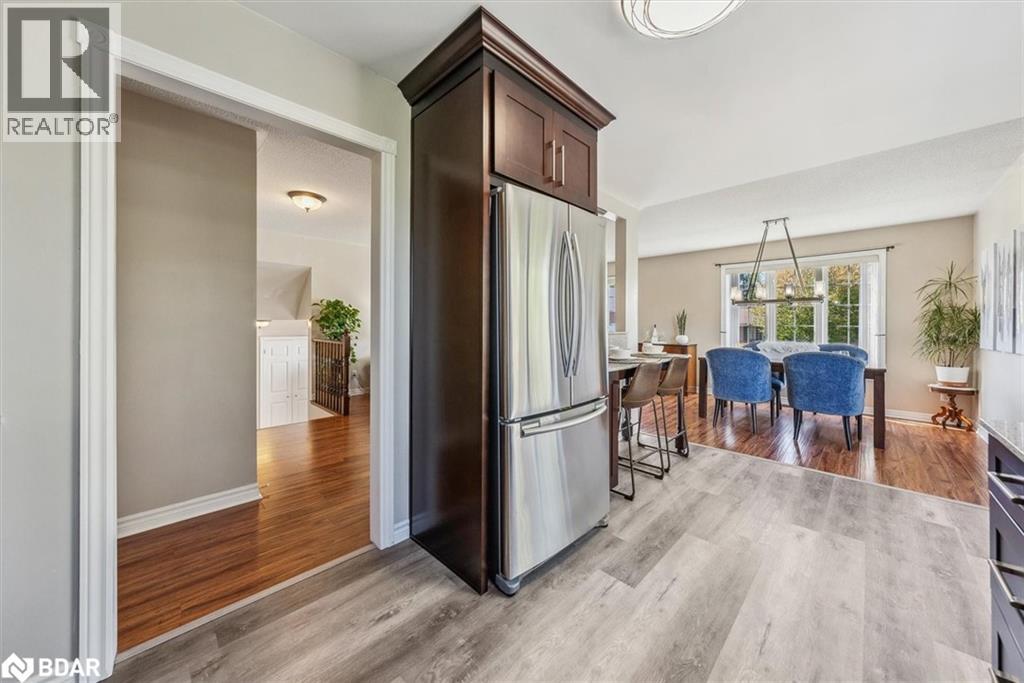 Photo 13 of 54 Marlow Circle, Hillsdale ON