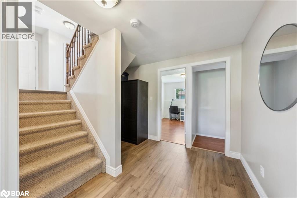 Photo 22 of 54 Marlow Circle, Hillsdale ON