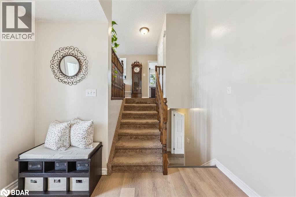 Photo 21 of 54 Marlow Circle, Hillsdale ON