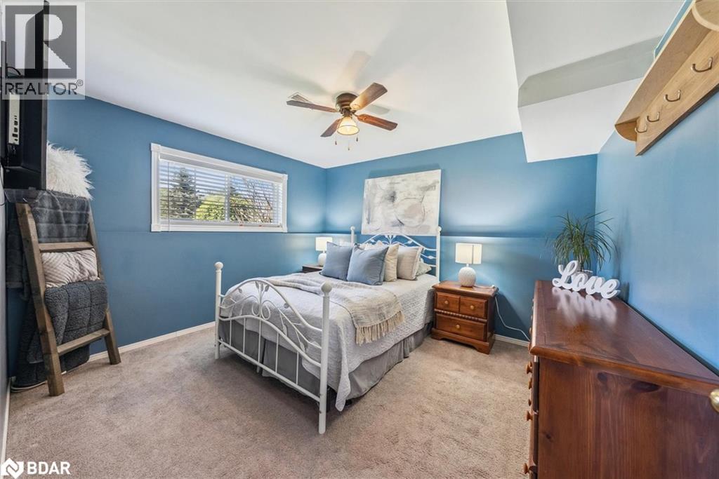 Photo 23 of 54 Marlow Circle, Hillsdale ON
