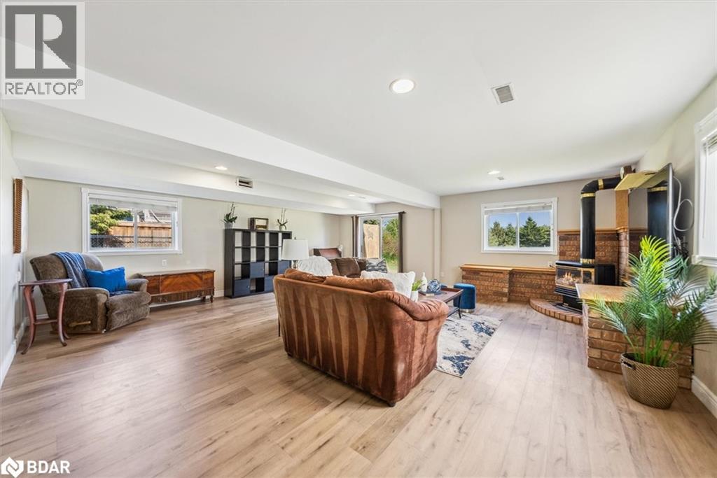 Photo 25 of 54 Marlow Circle, Hillsdale ON