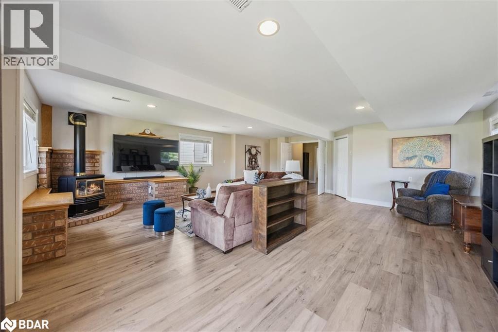 Photo 27 of 54 Marlow Circle, Hillsdale ON