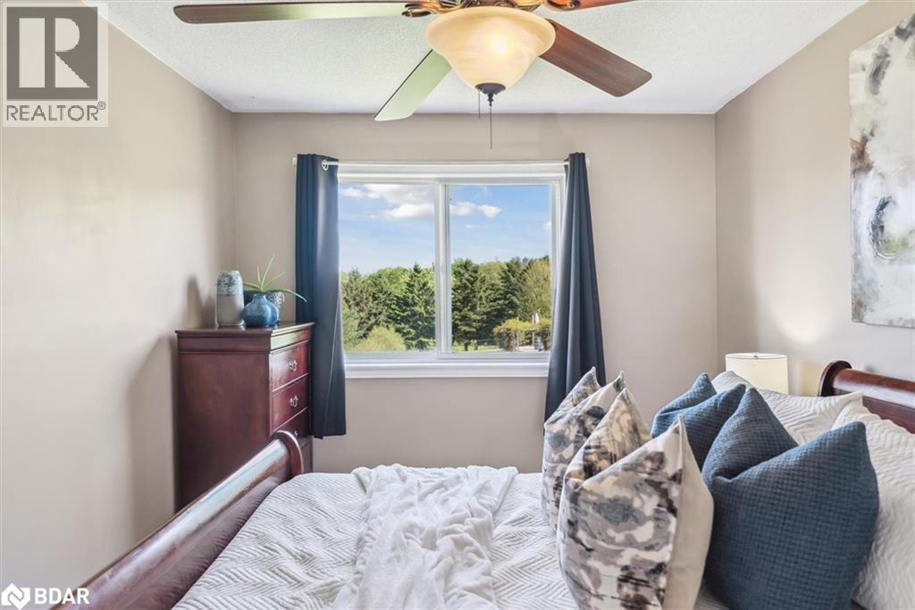 Photo 16 of 54 Marlow Circle, Hillsdale ON