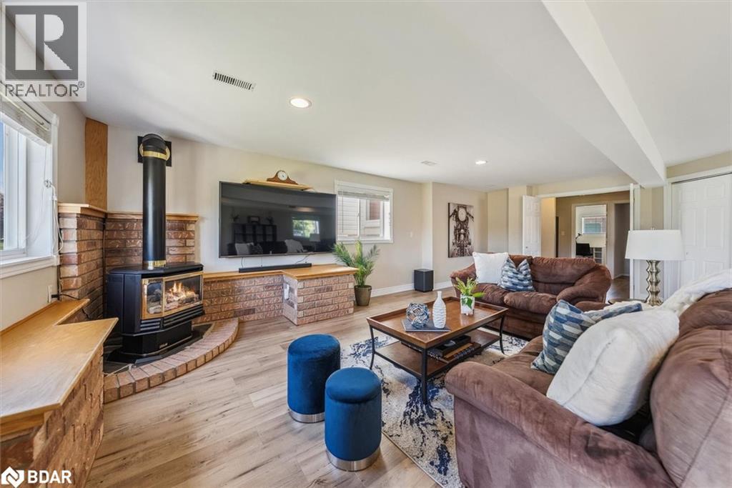 Photo 28 of 54 Marlow Circle, Hillsdale ON