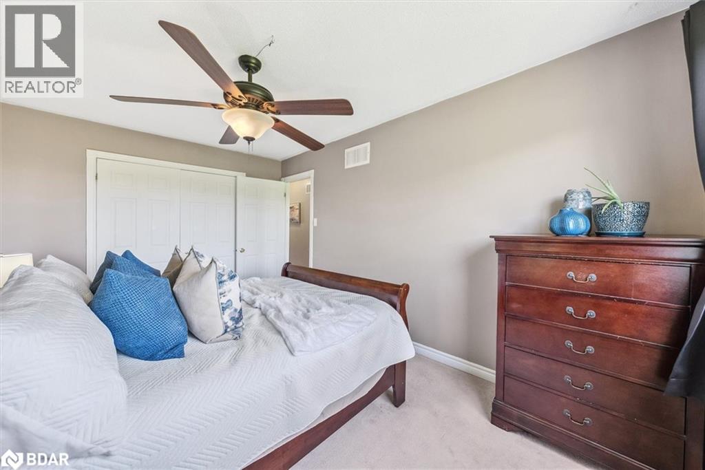 Photo 17 of 54 Marlow Circle, Hillsdale ON