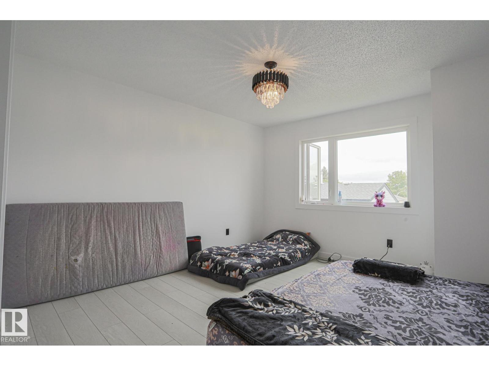 Photo 20 of 23 3811 85 St Nw, Edmonton AB