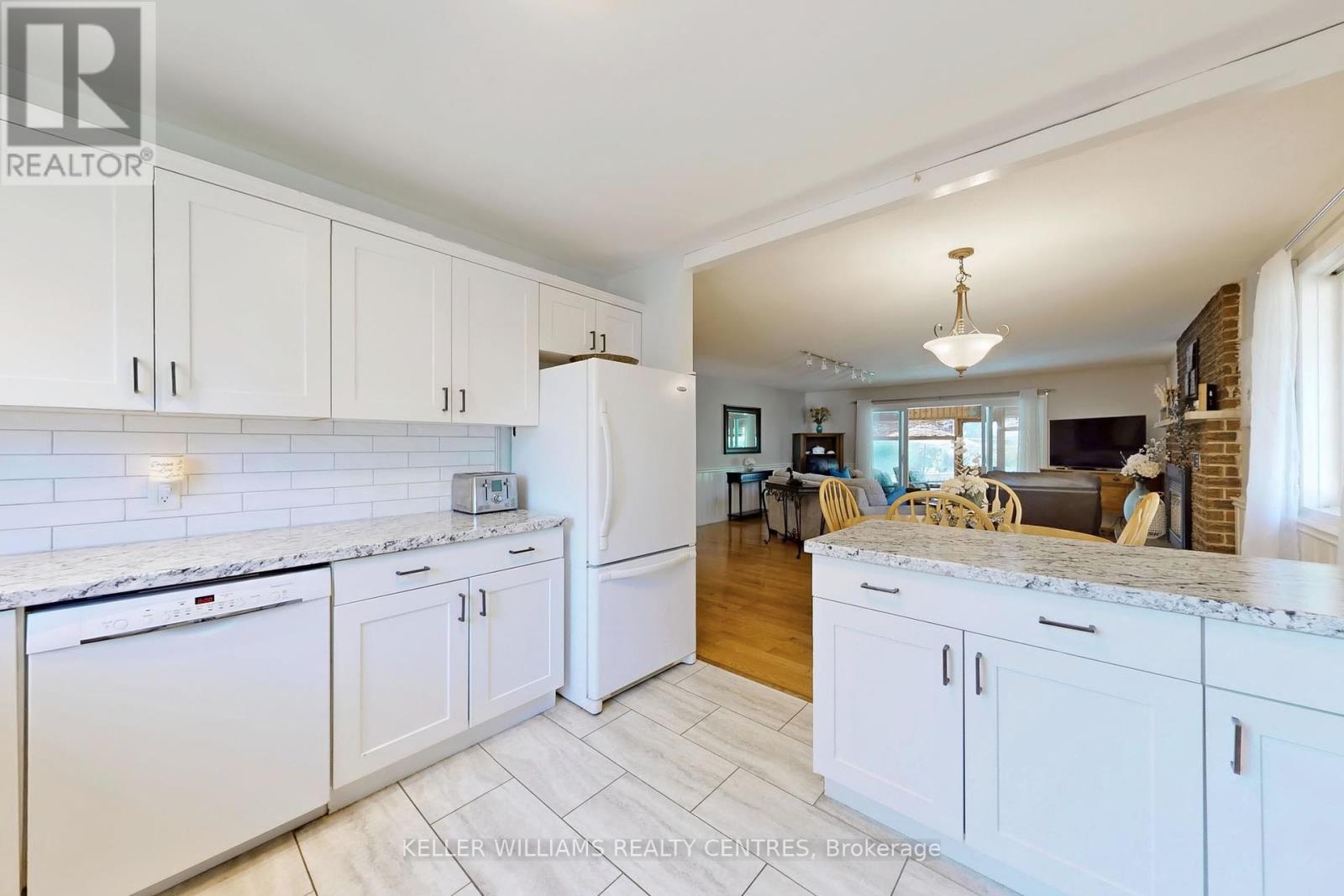 Photo 12 of 121 Queen Street, Kawartha Lakes ON
