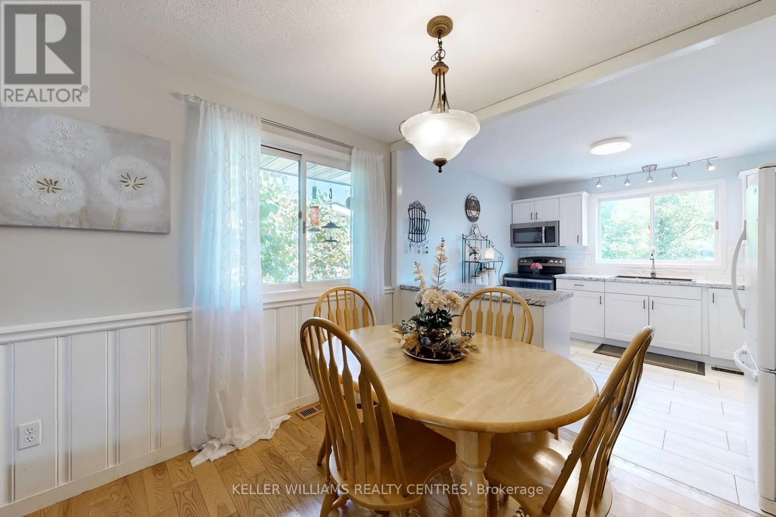 Photo 9 of 121 Queen Street, Kawartha Lakes ON
