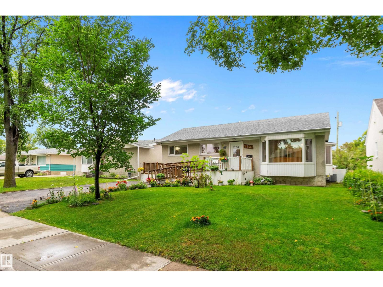 Photo 8 of 5207 47 Av, Leduc AB