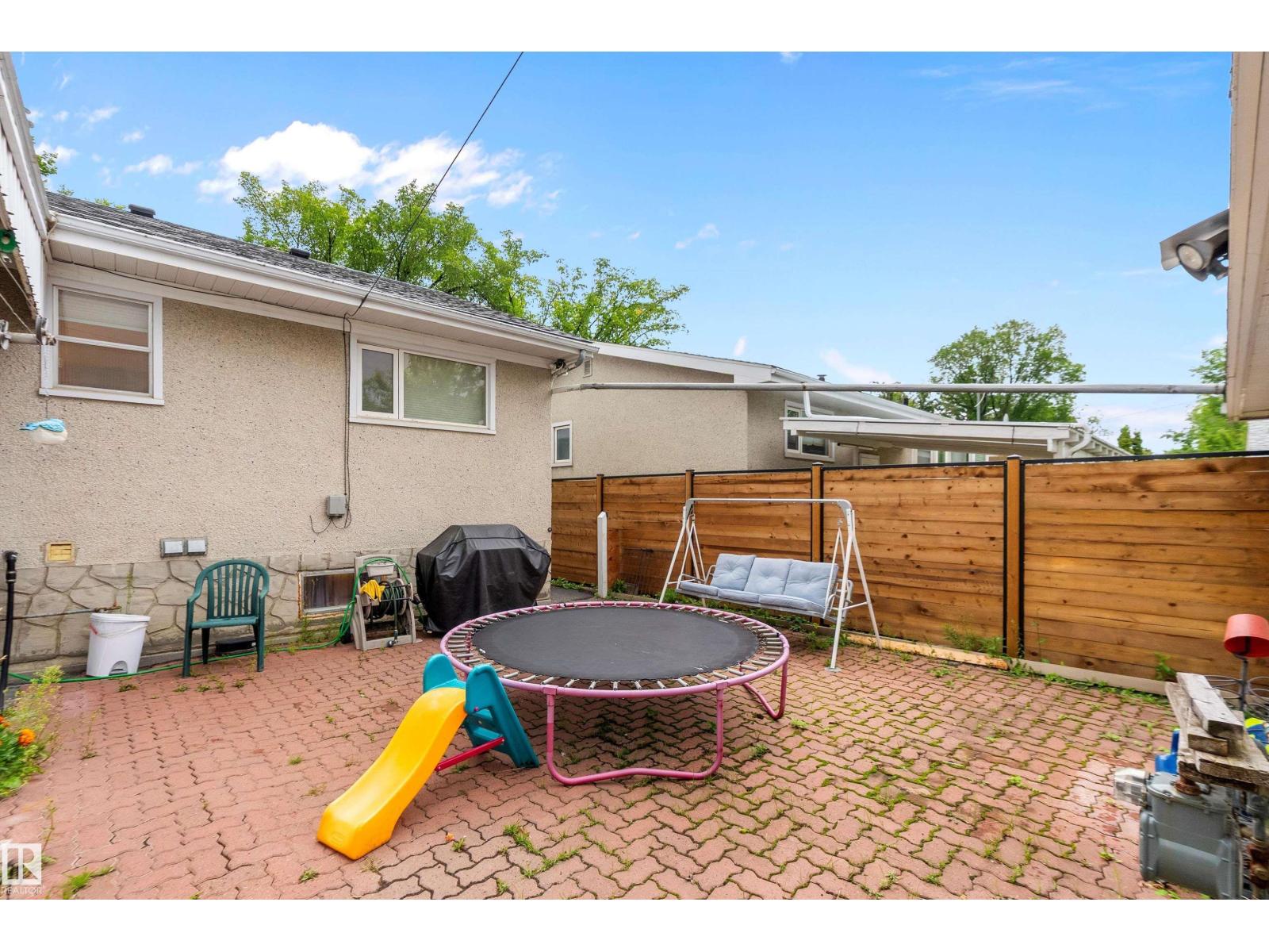 Photo 6 of 5207 47 Av, Leduc AB