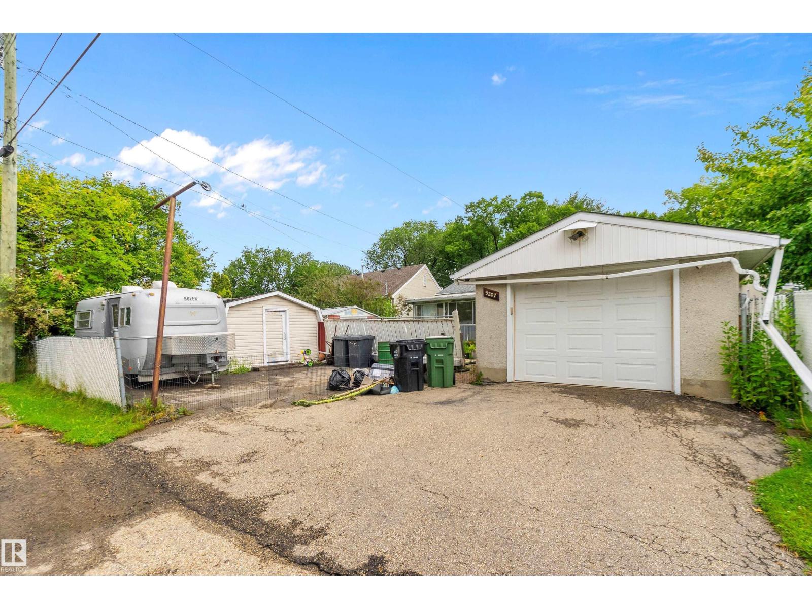 Photo 11 of 5207 47 Av, Leduc AB