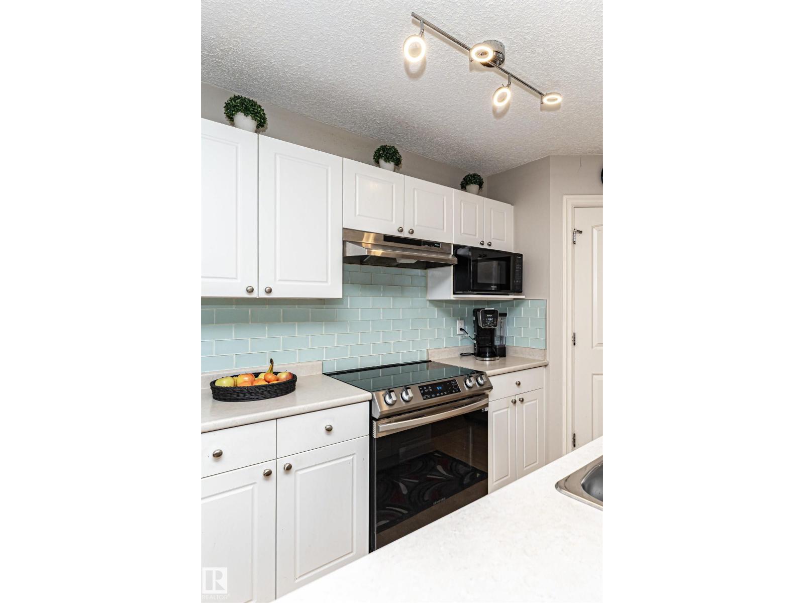 Photo 17 of 139 63 St Sw, Edmonton AB