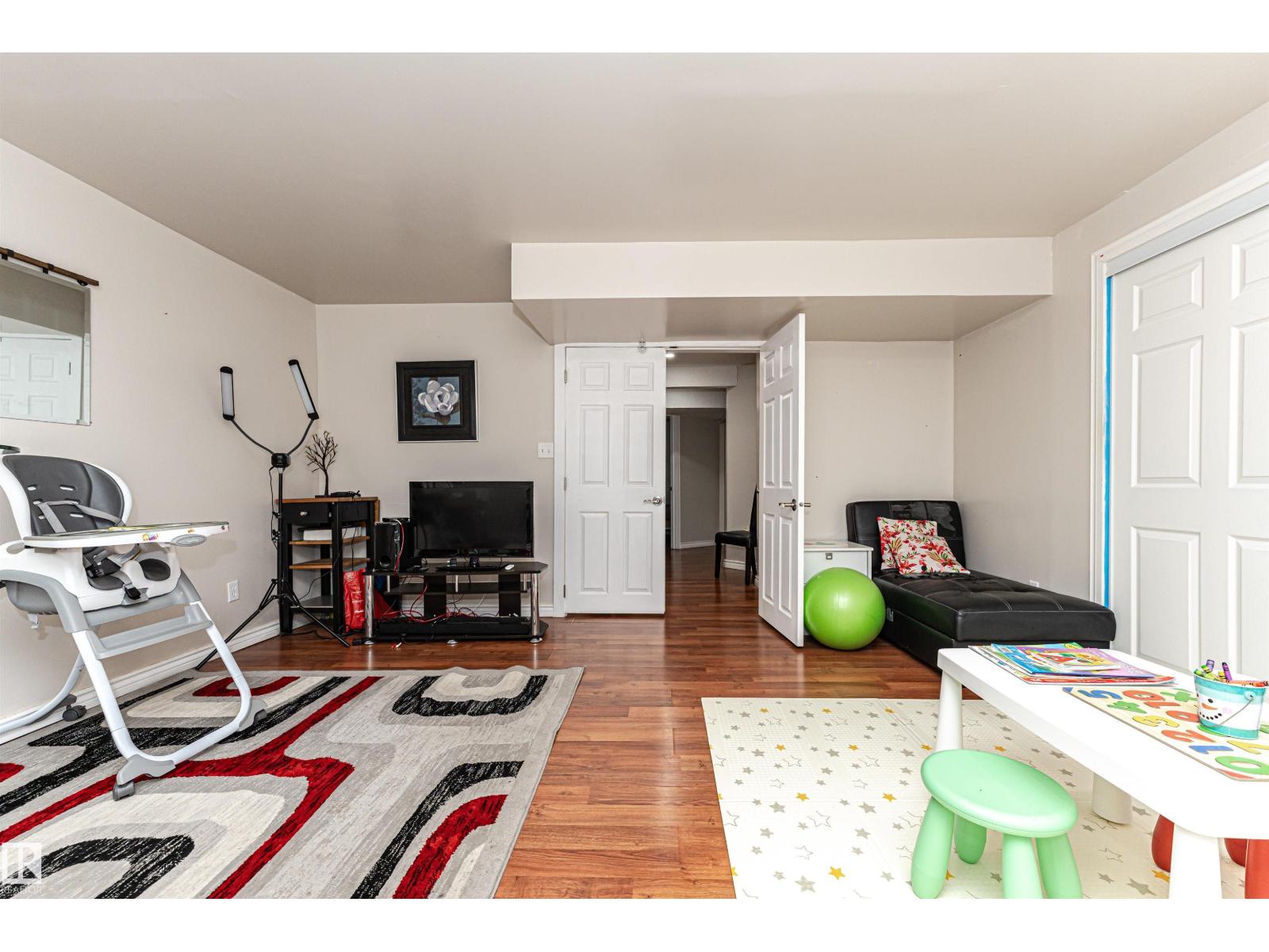 Photo 42 of 139 63 St Sw, Edmonton AB