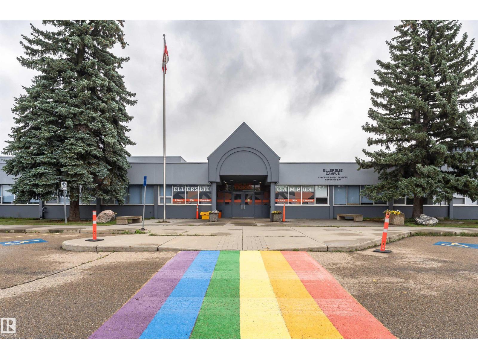 Photo 60 of 139 63 St Sw, Edmonton AB