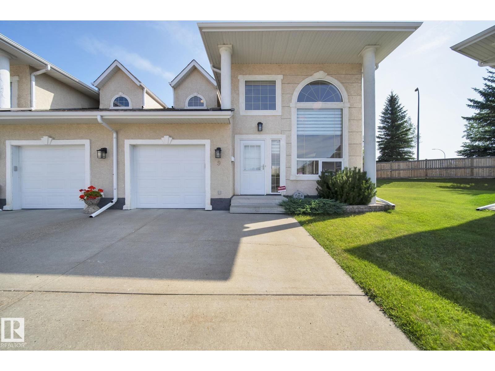 Photo 2 of 9 4 Fraser Dr, St Albert AB