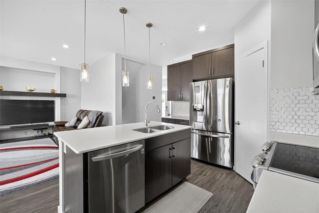 Photo 11 of 230 John Neufeld Crescent, Winnipeg MB