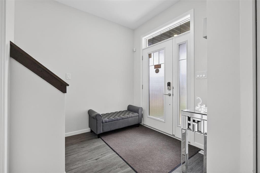 Photo 4 of 230 John Neufeld Crescent, Winnipeg MB