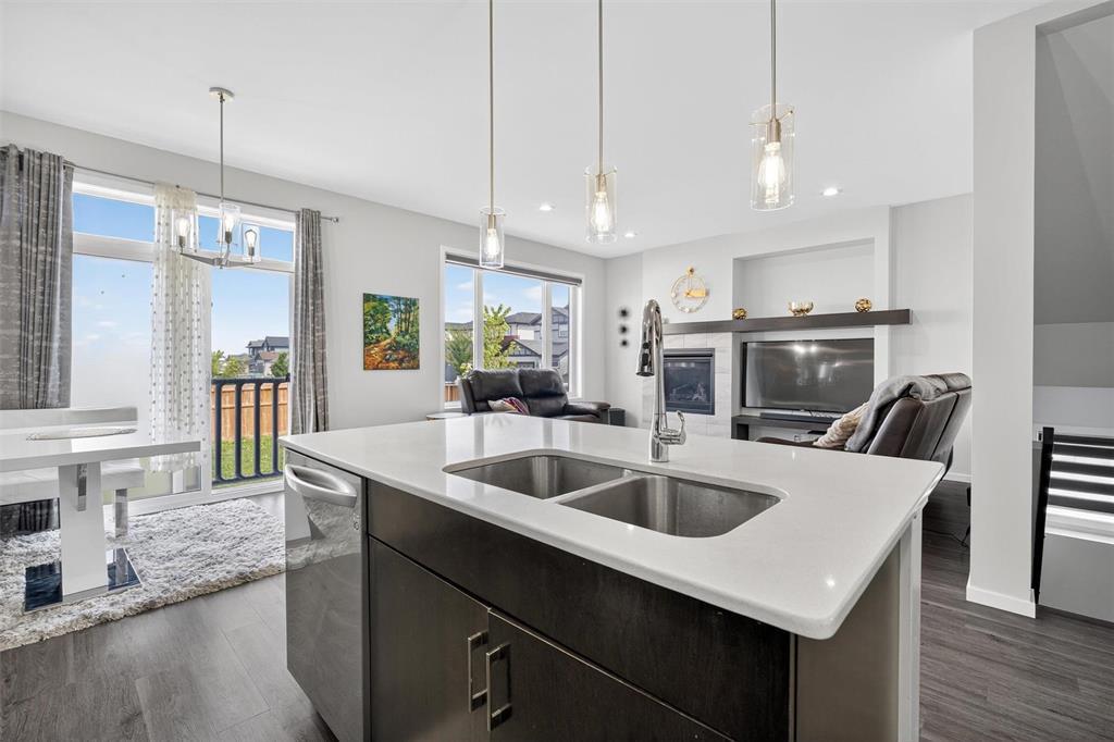 Photo 8 of 230 John Neufeld Crescent, Winnipeg MB