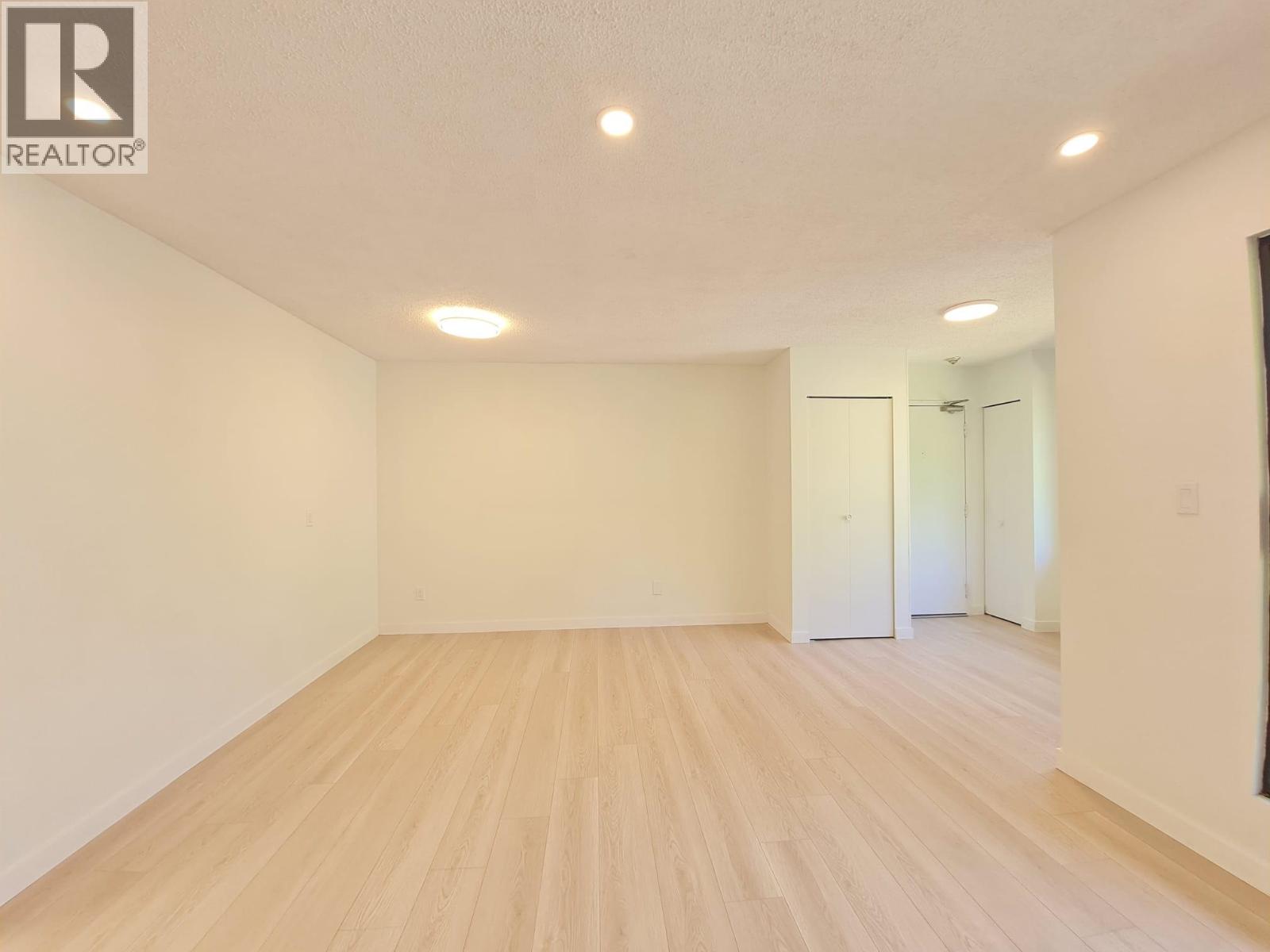 Photo 7 of 301 8645 Osler Street, Vancouver BC