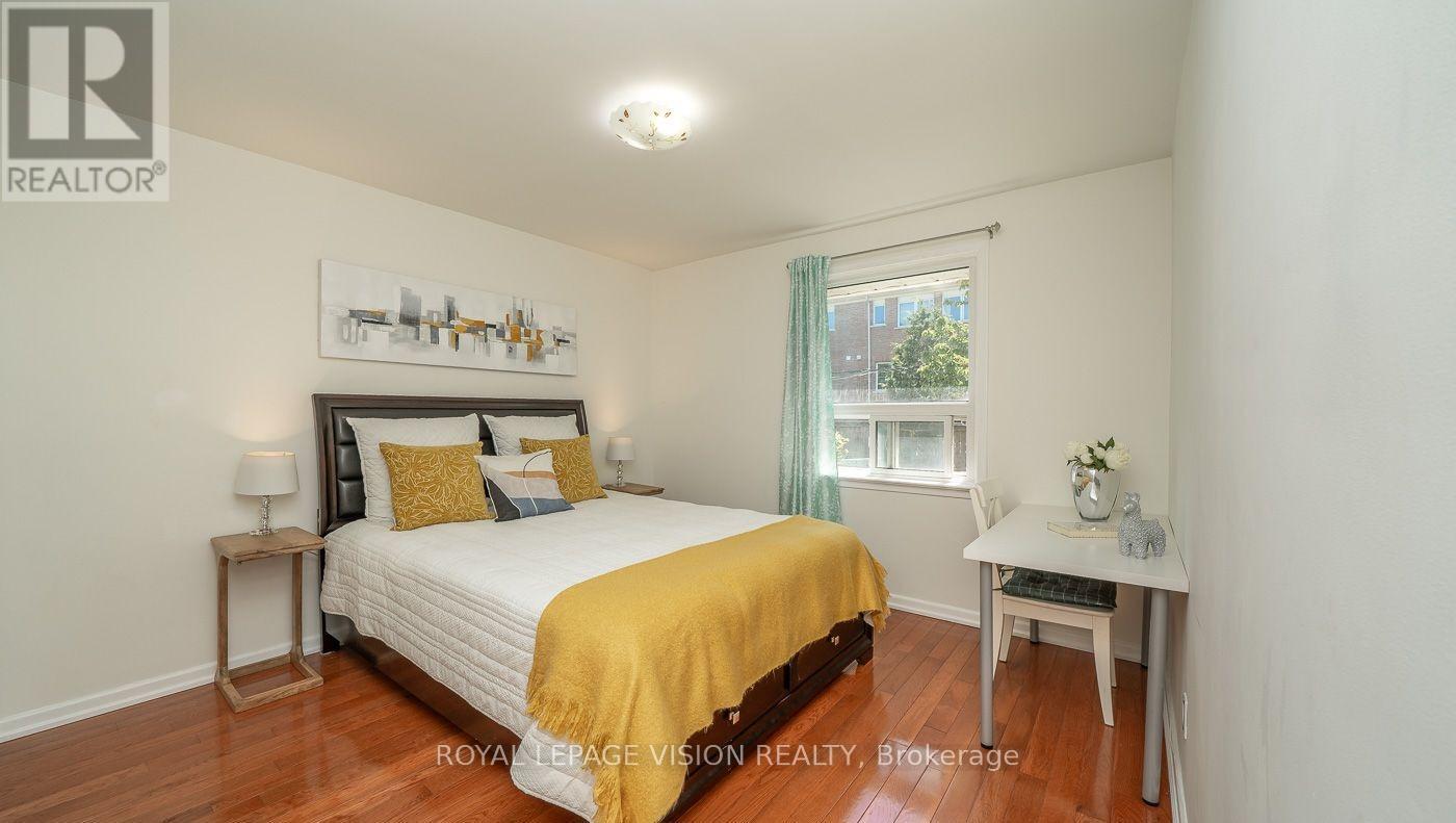 Photo 4 of 17 Savarin Street, Toronto ON