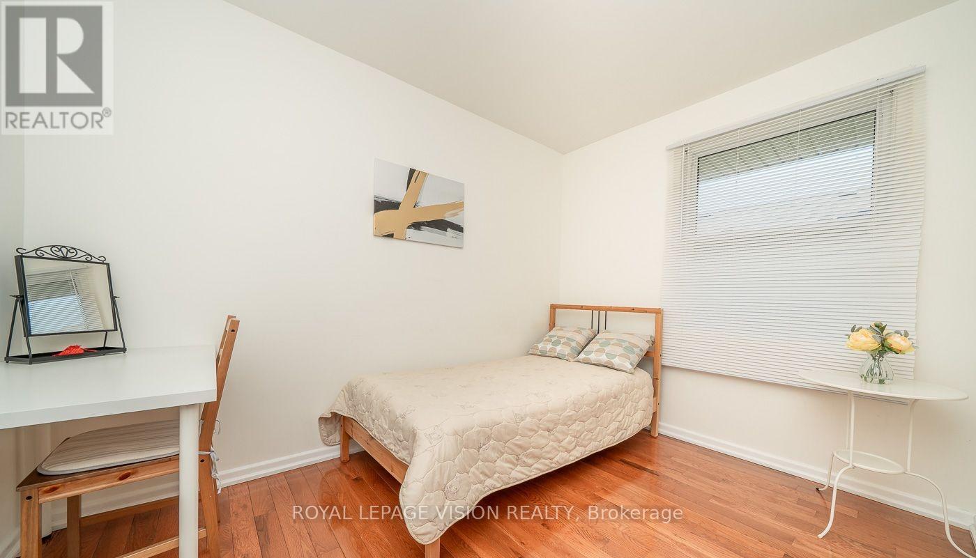 Photo 5 of 17 Savarin Street, Toronto ON