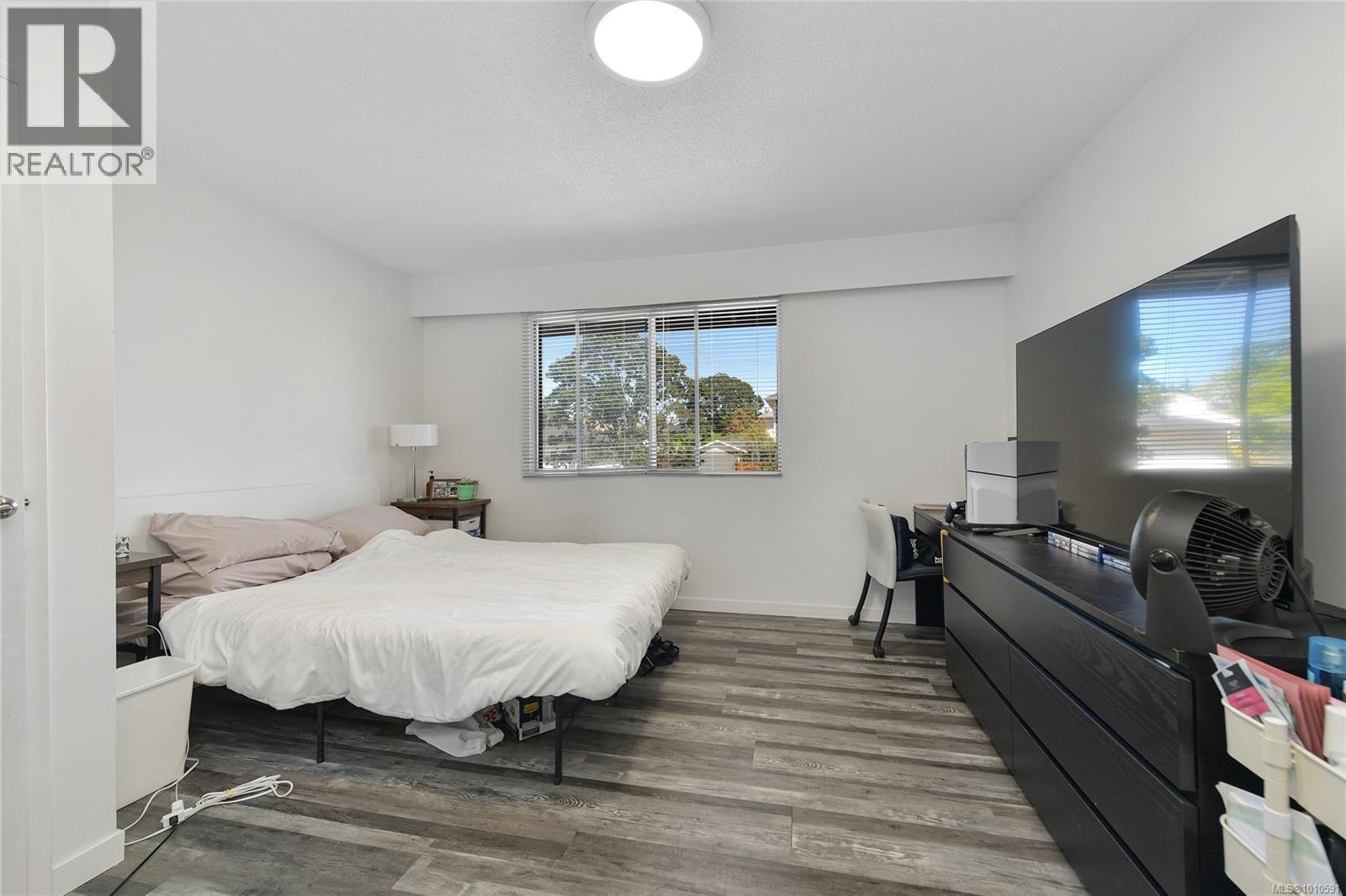 #12 3987 GORDON HEAD RD - 16