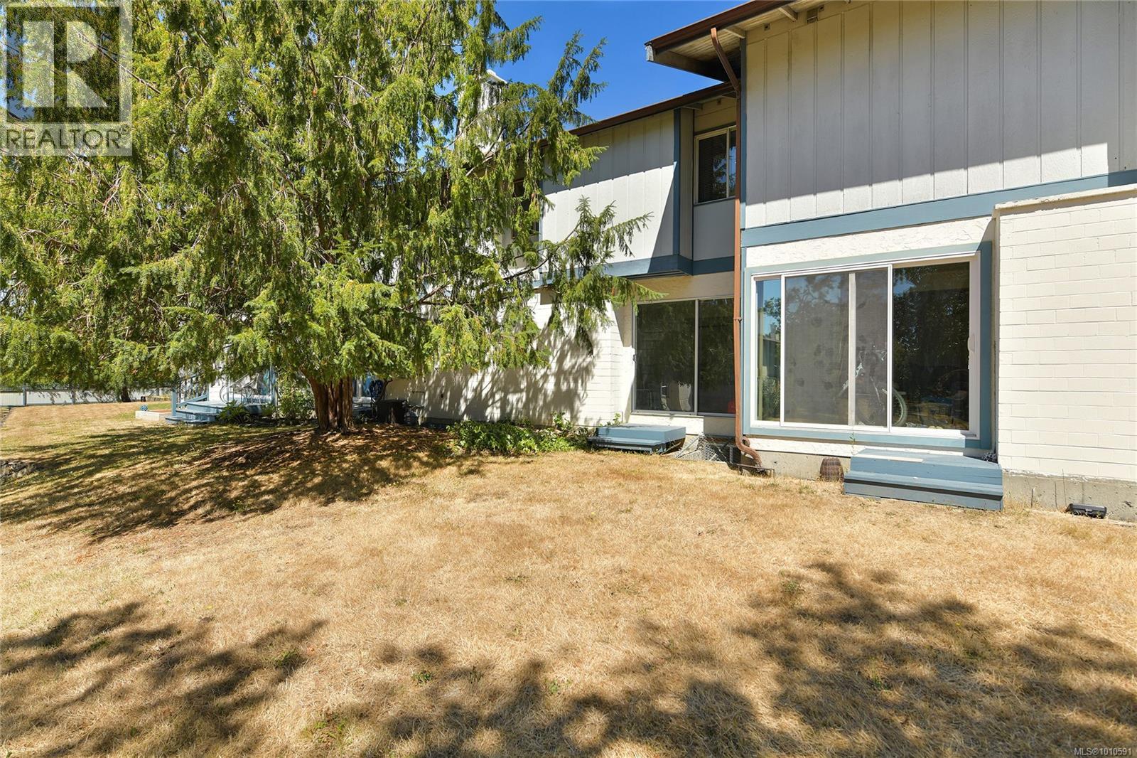 #12 3987 GORDON HEAD RD - 26