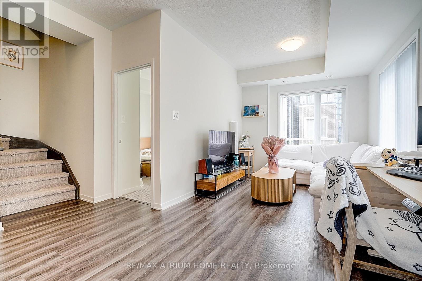 Photo 12 of 14 11 Honeycrisp Crescent, Vaughan ON